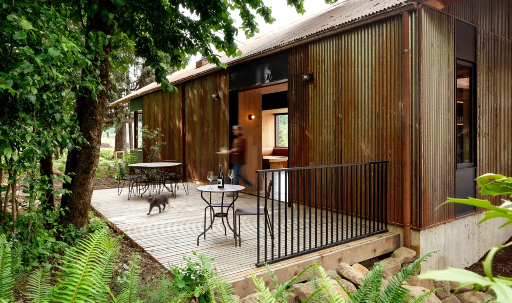 Exterior of the Sequitur tasting room small patio